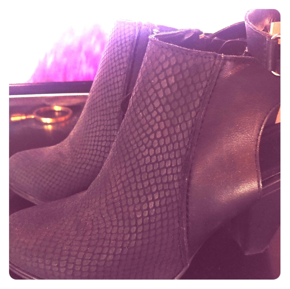 Keneth Cole booties!